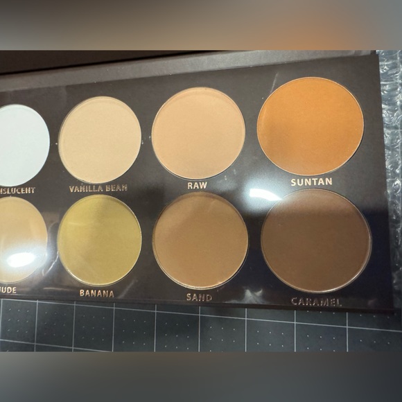 KAB Cosmetics Contour palette Volume 1 - Picture 4 of 5